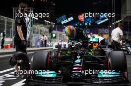Pole sitter Lewis Hamilton (GBR) Mercedes AMG F1 W12 in qualifying parc ferme. 04.12.2021. Formula 1 World Championship, Rd 21, Saudi Arabian Grand Prix, Jeddah, Saudi Arabia, Qualifying Day.