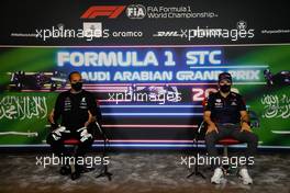 (L to R): Lewis Hamilton (GBR) Mercedes AMG F1 and Sergio Perez (MEX) Red Bull Racing in the FIA Press Conference. 02.12.2021. Formula 1 World Championship, Rd 21, Saudi Arabian Grand Prix, Jeddah, Saudi Arabia, Preparation Day.