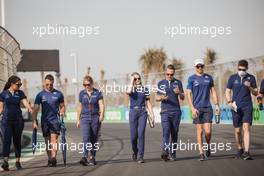 Nicholas Latifi (CDN) Williams Racing walks the circuit with the team. 02.12.2021. Formula 1 World Championship, Rd 21, Saudi Arabian Grand Prix, Jeddah, Saudi Arabia, Preparation Day.