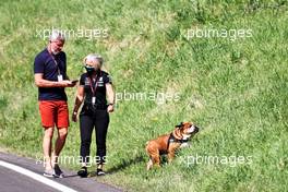 (L to R): David Coulthard (GBR) Channel 4 F1 Commentator with Angela Cullen (NZL) Mercedes AMG F1 Physiotherapist and Roscoe, Dog. 25.06.2021. Formula 1 World Championship, Rd 8, Steiermark Grand Prix, Spielberg, Austria, Practice Day.