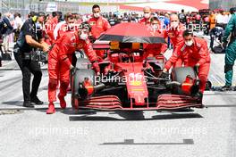 Charles Leclerc (MON) Ferrari SF-21 on the grid. 27.06.2021. Formula 1 World Championship, Rd 8, Steiermark Grand Prix, Spielberg, Austria, Race Day.