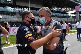 (L to R): Christian Horner (GBR) Red Bull Racing Team Principal with Mario Isola (ITA) Pirelli Racing Manager on the grid. 27.06.2021. Formula 1 World Championship, Rd 8, Steiermark Grand Prix, Spielberg, Austria, Race Day.