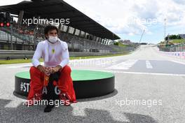 Carlos Sainz Jr (ESP) Ferrari on the grid. 27.06.2021. Formula 1 World Championship, Rd 8, Steiermark Grand Prix, Spielberg, Austria, Race Day.