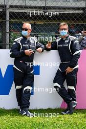 (L to R): Richard Darker (GBR) FIA F1 Technical Assistant and Bernd Maylander (GER) FIA Safety Car Driver on the grid. 27.06.2021. Formula 1 World Championship, Rd 8, Steiermark Grand Prix, Spielberg, Austria, Race Day.