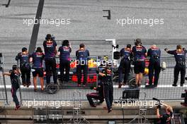 Race winner Max Verstappen (NLD) Red Bull Racing RB16B passes his team at the end of the race. 27.06.2021. Formula 1 World Championship, Rd 8, Steiermark Grand Prix, Spielberg, Austria, Race Day.