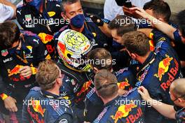 Race winner Max Verstappen (NLD) Red Bull Racing celebrates with the team in parc ferme. 27.06.2021. Formula 1 World Championship, Rd 8, Steiermark Grand Prix, Spielberg, Austria, Race Day.