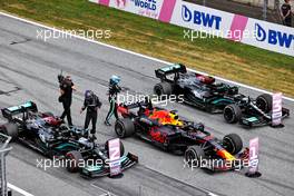 (L to R): Lewis Hamilton (GBR) Mercedes AMG F1 and Valtteri Bottas (FIN) Mercedes AMG F1 in parc ferme at the end of the race. 27.06.2021. Formula 1 World Championship, Rd 8, Steiermark Grand Prix, Spielberg, Austria, Race Day.