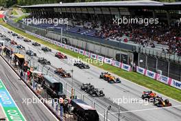 Max Verstappen (NLD) Red Bull Racing RB16B leads at the start of the race. 27.06.2021. Formula 1 World Championship, Rd 8, Steiermark Grand Prix, Spielberg, Austria, Race Day.