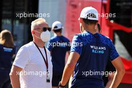 (L to R): Dmitry Mazepin (RUS) Uralchem Chairman with George Russell (GBR) Williams Racing. 26.06.2021. Formula 1 World Championship, Rd 8, Steiermark Grand Prix, Spielberg, Austria, Qualifying Day.