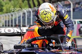 Pole sitter Max Verstappen (NLD) Red Bull Racing RB16B in qualifying parc ferme. 26.06.2021. Formula 1 World Championship, Rd 8, Steiermark Grand Prix, Spielberg, Austria, Qualifying Day.