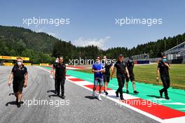 Fernando Alonso (ESP) Alpine F1 Team walks the circuit with the team. 24.06.2021. Formula 1 World Championship, Rd 8, Steiermark Grand Prix, Spielberg, Austria, Preparation Day.