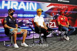 (L to R): Sergio Perez (MEX) Red Bull Racing; Lando Norris (GBR) McLaren; Carlos Sainz Jr (ESP) Ferrari, in the FIA Press Conference. 12.03.2021. Formula 1 Testing, Sakhir, Bahrain, Day One.