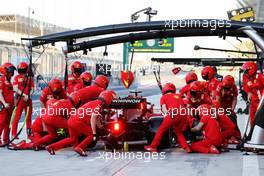 Carlos Sainz Jr (ESP) Ferrari SF-21 practices a pit stop. 14.03.2021. Formula 1 Testing, Sakhir, Bahrain, Day Three.