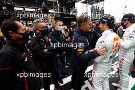 Sergio Perez (MEX) Red Bull Racing with Christian Horner (GBR) Red Bull Racing Team Principal in parc ferme. 10.10.2021. Formula 1 World Championship, Rd 16, Turkish Grand Prix, Istanbul, Turkey, Race Day.