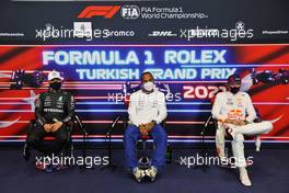 (L to R): Valtteri Bottas (FIN) Mercedes AMG F1; Lewis Hamilton (GBR) Mercedes AMG F1; and Max Verstappen (NLD) Red Bull Racing, in the post qualifying FIA Press Conference. 09.10.2021. Formula 1 World Championship, Rd 16, Turkish Grand Prix, Istanbul, Turkey, Qualifying Day.