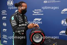 Lewis Hamilton (GBR) Mercedes AMG F1 W12 gets pole position. 09.10.2021. Formula 1 World Championship, Rd 16, Turkish Grand Prix, Istanbul, Turkey, Qualifying Day.