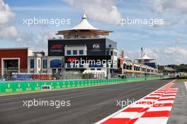 Circuit atmosphere - start / finish straight. 07.10.2021. Formula 1 World Championship, Rd 16, Turkish Grand Prix, Istanbul, Turkey, Preparation Day.
