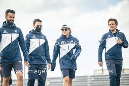 Yuki Tsunoda (JPN) AlphaTauri walks the circuit with the team. 07.10.2021. Formula 1 World Championship, Rd 16, Turkish Grand Prix, Istanbul, Turkey, Preparation Day.