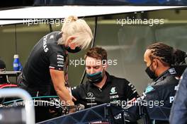 Lewis Hamilton (GBR) Mercedes AMG F1 with Angela Cullen (NZL) Mercedes AMG F1 Physiotherapist. 07.10.2021. Formula 1 World Championship, Rd 16, Turkish Grand Prix, Istanbul, Turkey, Preparation Day.