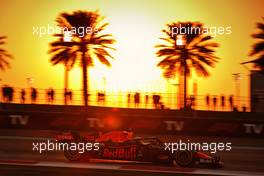 Max Verstappen (NLD) Red Bull Racing RB16B. 10.12.2021. Formula 1 World Championship, Rd 22, Abu Dhabi Grand Prix, Yas Marina Circuit, Abu Dhabi, Practice Day.