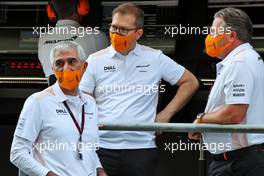 (L to R): Jahm Najafi (USA) Chairman/CEO of The Najafi Companies and McLaren Vice-Chairman, with Andreas Seidl, McLaren Managing Director and Zak Brown (USA) McLaren Executive Director. 10.12.2021. Formula 1 World Championship, Rd 22, Abu Dhabi Grand Prix, Yas Marina Circuit, Abu Dhabi, Practice Day.