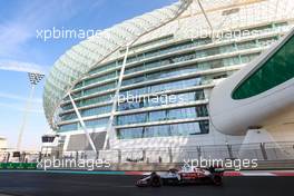 Antonio Giovinazzi (ITA), Alfa Romeo Racing  10.12.2021. Formula 1 World Championship, Rd 22, Abu Dhabi Grand Prix, Yas Marina Circuit, Abu Dhabi, Practice Day.