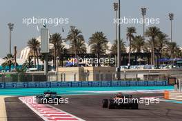 Fernando Alonso (ESP), Alpine F1 Team and Max Verstappen (NLD), Red Bull Racing  10.12.2021. Formula 1 World Championship, Rd 22, Abu Dhabi Grand Prix, Yas Marina Circuit, Abu Dhabi, Practice Day.