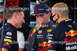(L to R): Christian Horner (GBR) Red Bull Racing Team Principal with Max Verstappen (NLD) Red Bull Racing and Gianpiero Lambiase (ITA) Red Bull Racing Engineer. 10.12.2021. Formula 1 World Championship, Rd 22, Abu Dhabi Grand Prix, Yas Marina Circuit, Abu Dhabi, Practice Day.