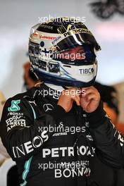 Valtteri Bottas (FIN) Mercedes AMG F1 - helmet. 10.12.2021. Formula 1 World Championship, Rd 22, Abu Dhabi Grand Prix, Yas Marina Circuit, Abu Dhabi, Practice Day.