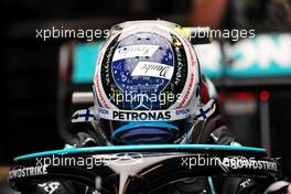 Valtteri Bottas (FIN) Mercedes AMG F1 W12 - helmet. 10.12.2021. Formula 1 World Championship, Rd 22, Abu Dhabi Grand Prix, Yas Marina Circuit, Abu Dhabi, Practice Day.