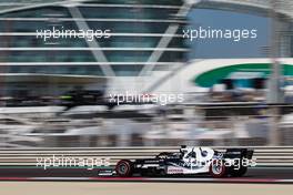 Yuki Tsunoda (JPN), Alpha Tauri  10.12.2021. Formula 1 World Championship, Rd 22, Abu Dhabi Grand Prix, Yas Marina Circuit, Abu Dhabi, Practice Day.