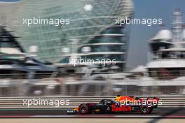 Max Verstappen (NLD), Red Bull Racing  10.12.2021. Formula 1 World Championship, Rd 22, Abu Dhabi Grand Prix, Yas Marina Circuit, Abu Dhabi, Practice Day.