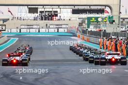 Grid 12.12.2021. Formula 1 World Championship, Rd 22, Abu Dhabi Grand Prix, Yas Marina Circuit, Abu Dhabi, Race Day.