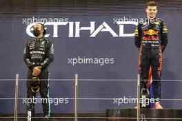 Lewis Hamilton (GBR), Mercedes AMG F1  and Max Verstappen (NLD), Red Bull Racing  12.12.2021. Formula 1 World Championship, Rd 22, Abu Dhabi Grand Prix, Yas Marina Circuit, Abu Dhabi, Race Day.