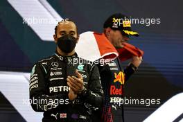 Lewis Hamilton (GBR) Mercedes AMG F1 W12 with 1st place and new World Champion, Max Verstappen (NLD) Red Bull Racing RB16B. 12.12.2021. Formula 1 World Championship, Rd 22, Abu Dhabi Grand Prix, Yas Marina Circuit, Abu Dhabi, Race Day.