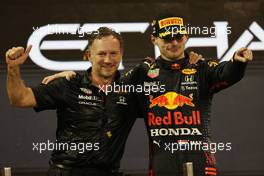 Christian Horner (GBR) Red Bull Racing Team Principal with 1st place and new World Champion, Max Verstappen (NLD) Red Bull Racing RB16B. 12.12.2021. Formula 1 World Championship, Rd 22, Abu Dhabi Grand Prix, Yas Marina Circuit, Abu Dhabi, Race Day.