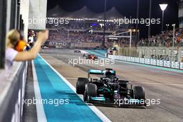 Lewis Hamilton (GBR) Mercedes AMG F1 W12 at the end of the race. 12.12.2021. Formula 1 World Championship, Rd 22, Abu Dhabi Grand Prix, Yas Marina Circuit, Abu Dhabi, Race Day.