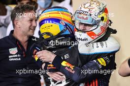 Max Verstappen (NLD), Red Bull Racing and Fernando Alonso (ESP), Alpine F1 Team  12.12.2021. Formula 1 World Championship, Rd 22, Abu Dhabi Grand Prix, Yas Marina Circuit, Abu Dhabi, Race Day.