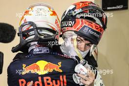Max Verstappen (NLD), Red Bull Racing and Pierre Gasly (FRA), AlphaTauri F1  12.12.2021. Formula 1 World Championship, Rd 22, Abu Dhabi Grand Prix, Yas Marina Circuit, Abu Dhabi, Race Day.