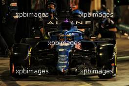 Fernando Alonso (ESP) Alpine F1 Team A521 makes a pit stop. 12.12.2021. Formula 1 World Championship, Rd 22, Abu Dhabi Grand Prix, Yas Marina Circuit, Abu Dhabi, Race Day.
