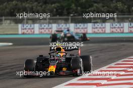 Sergio Perez (MEX), Red Bull Racing  12.12.2021. Formula 1 World Championship, Rd 22, Abu Dhabi Grand Prix, Yas Marina Circuit, Abu Dhabi, Race Day.