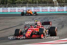 Carlos Sainz Jr (ESP), Scuderia Ferrari  12.12.2021. Formula 1 World Championship, Rd 22, Abu Dhabi Grand Prix, Yas Marina Circuit, Abu Dhabi, Race Day.