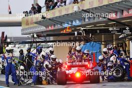 Mick Schumacher (GER) Haas VF-21 makes a pit stop. 12.12.2021. Formula 1 World Championship, Rd 22, Abu Dhabi Grand Prix, Yas Marina Circuit, Abu Dhabi, Race Day.