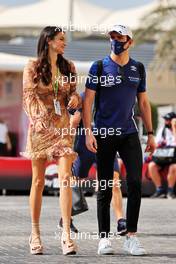 (L to R): Sandra Dziwiszek (POL) with her boyfriend Nicholas Latifi (CDN) Williams Racing. 11.12.2021. Formula 1 World Championship, Rd 22, Abu Dhabi Grand Prix, Yas Marina Circuit, Abu Dhabi, Qualifying Day.