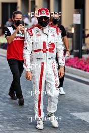 Kimi Raikkonen (FIN) Alfa Romeo Racing. 11.12.2021. Formula 1 World Championship, Rd 22, Abu Dhabi Grand Prix, Yas Marina Circuit, Abu Dhabi, Qualifying Day.
