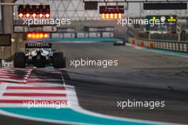 Yuki Tsunoda (JPN), Alpha Tauri  11.12.2021. Formula 1 World Championship, Rd 22, Abu Dhabi Grand Prix, Yas Marina Circuit, Abu Dhabi, Qualifying Day.