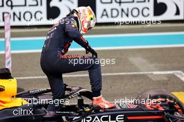 Pole postition for Max Verstappen (NLD) Red Bull Racing. 11.12.2021. Formula 1 World Championship, Rd 22, Abu Dhabi Grand Prix, Yas Marina Circuit, Abu Dhabi, Qualifying Day.