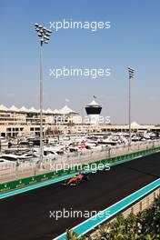 Lando Norris (GBR) McLaren MCL35M. 11.12.2021. Formula 1 World Championship, Rd 22, Abu Dhabi Grand Prix, Yas Marina Circuit, Abu Dhabi, Qualifying Day.