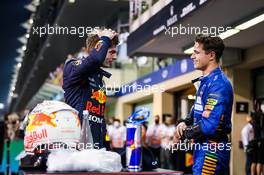 (L to R): Max Verstappen (NLD) Red Bull Racing with Lando Norris (GBR) McLaren in qualifying parc ferme. 11.12.2021. Formula 1 World Championship, Rd 22, Abu Dhabi Grand Prix, Yas Marina Circuit, Abu Dhabi, Qualifying Day.