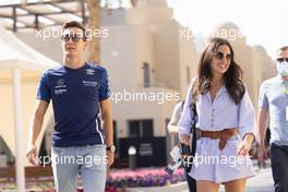(L to R): George Russell (GBR) Williams Racing with his girlfriend Carmen Montero Mundt. 11.12.2021. Formula 1 World Championship, Rd 22, Abu Dhabi Grand Prix, Yas Marina Circuit, Abu Dhabi, Qualifying Day.